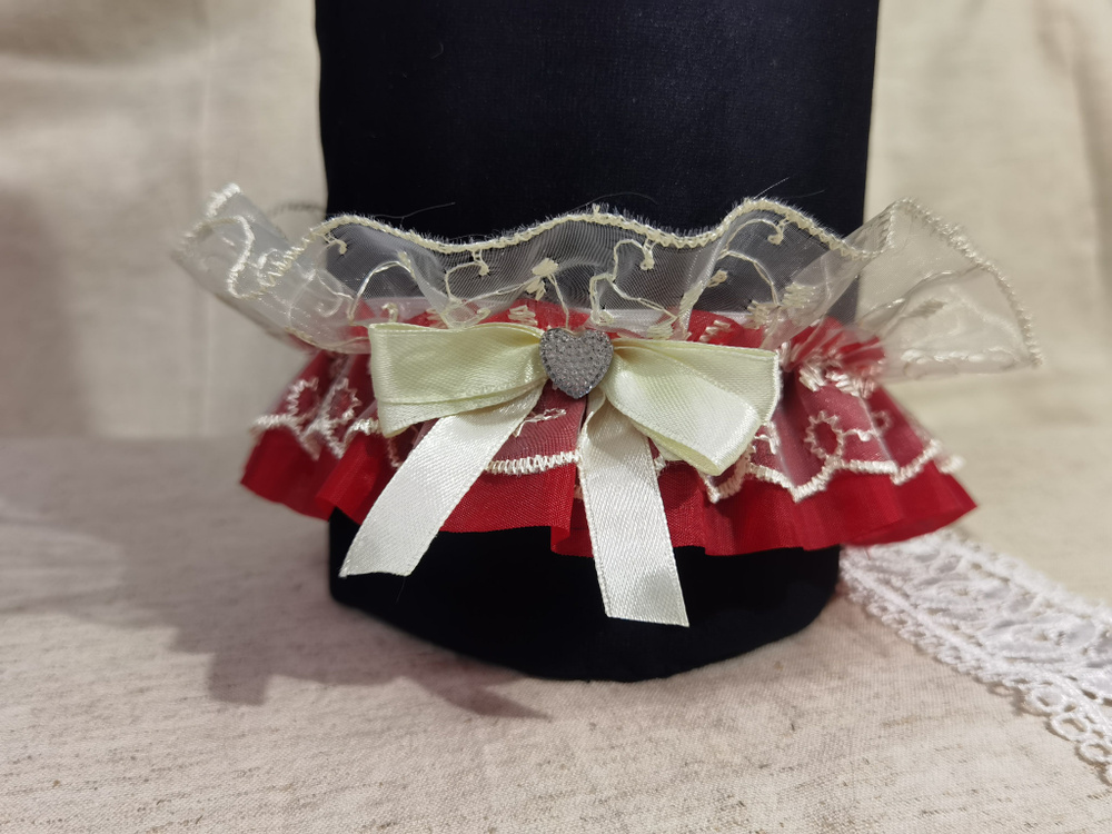 Подвязка для невесты кружевная в красно-бежевом цвете. #1