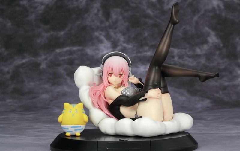 Музыкальная аниме фигурка Супер Сонико / Super Sonico 'Bikini & Sofa Black ver.' - Super Sonico  #1