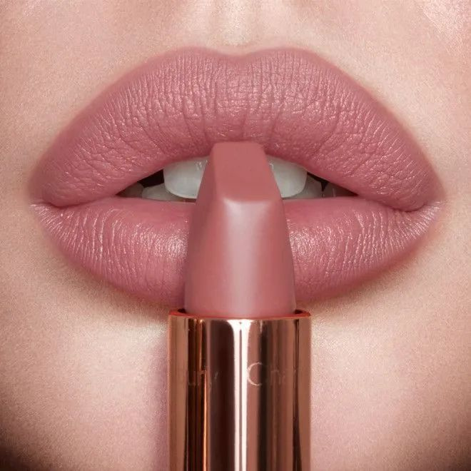 Губная помада Charlotte Tilbury Matte Revolution Pillow Talk Lipstick #1