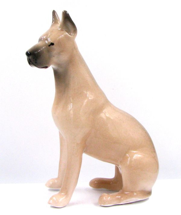 Дог сидит (палевый) Фарфоровая статуэтка собаки #1
