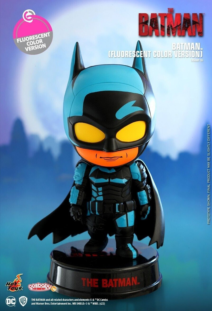 Фигурка Hot Toys COSB977 The Batman - Batman & Batrang Fluorescent Color Version #1