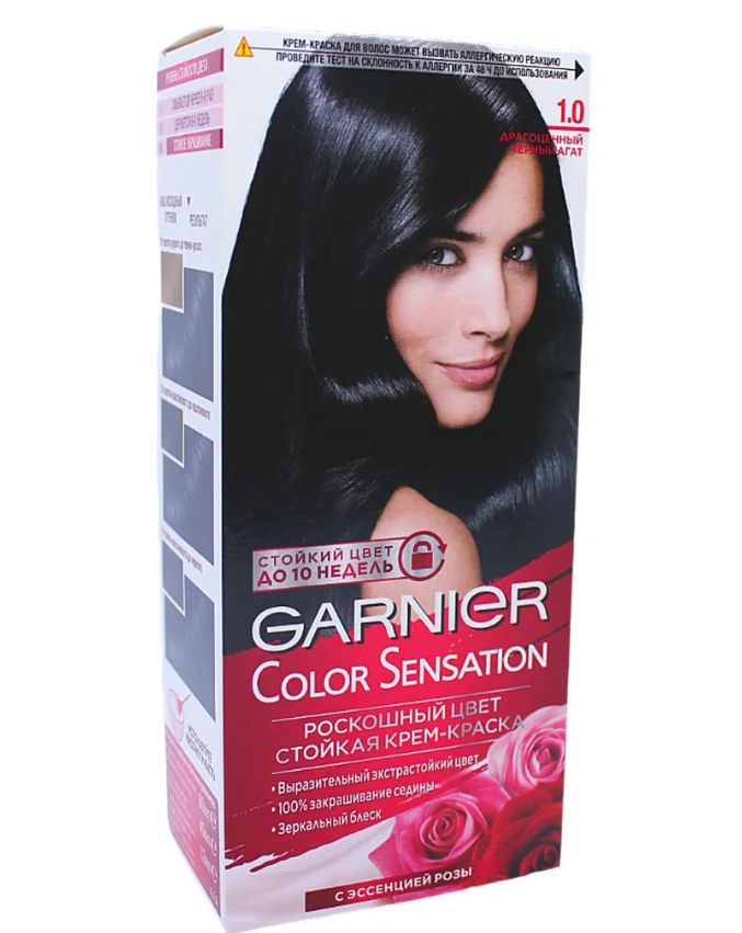 Линия Garnier Color Sensation предназначена для стойкого окрашивания волос и маскировки седины. Средство, идущее в комплекте с молочком-проявителем, создает яркий естественный цвет. Крем-уход улучшает состояние волос после процедуры. Подробная инструкция помогает краситься самостоятельно. Перчатки сохраняют руки в чистоте.  • формула с Эссенцией Дикой Розы делает локоны мягкими и гладкими; • перламутр, имеющийся в составе, создает уникальный блеск; • краска отличается приятным цветочным ароматом.  "Драгоценный черный агат" дарит роскошный глубокий цвет с зеркальным блеском. Откройте для себя насыщенный цвет Garnier Colour Sensation с ультра-покрывающим слоем. С перламутром и цветочными маслами. Ваши волосы сияют благодаря Аргановому маслу, известному своими питательными свойствами.  Насыщенный цвет Уникальная формула содержит интенсивный пигмент, который идеально ровно распределяется по волосам и гарантирует насыщенное и стойкое окрашивание. Перламутр Краска с добавлением перламутра отлично отражает свет и потрясающе переливается, создавая на волосах эффект зеркала. Цветочные масла Цветочные масла добавляют изысканный цветочный аромат и делают нанесение комфортным и приятным.