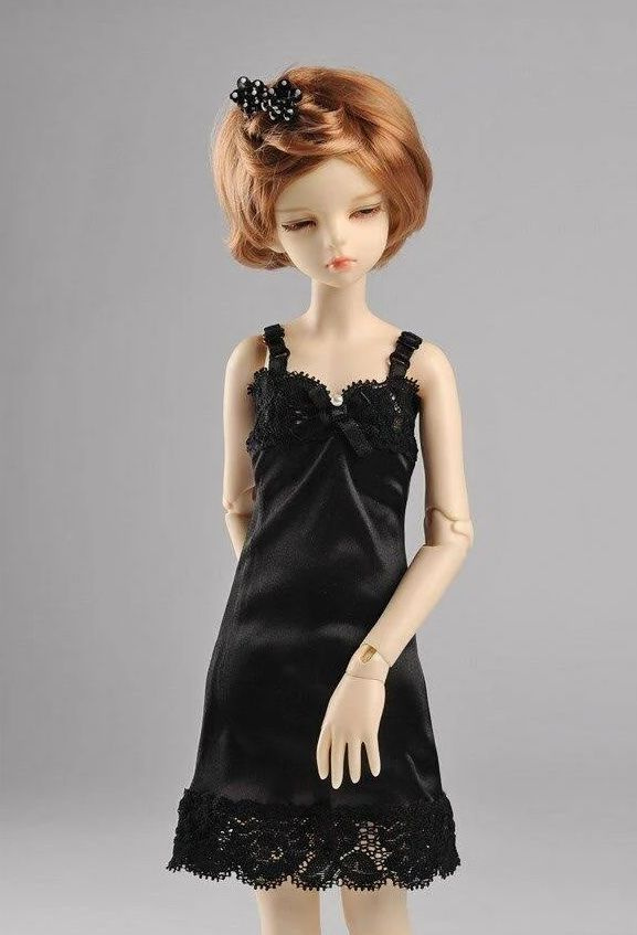 Одежда для БЖД кукол Dollmore Slim Line Slip Black (Ночная сорочка, черная, для кукол 43 см)  #1