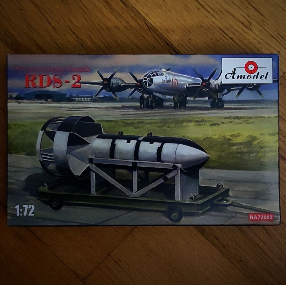 Сборная модель оружия. Советская атомная бомба РДС-2, AM NA72002, 1/72  #1