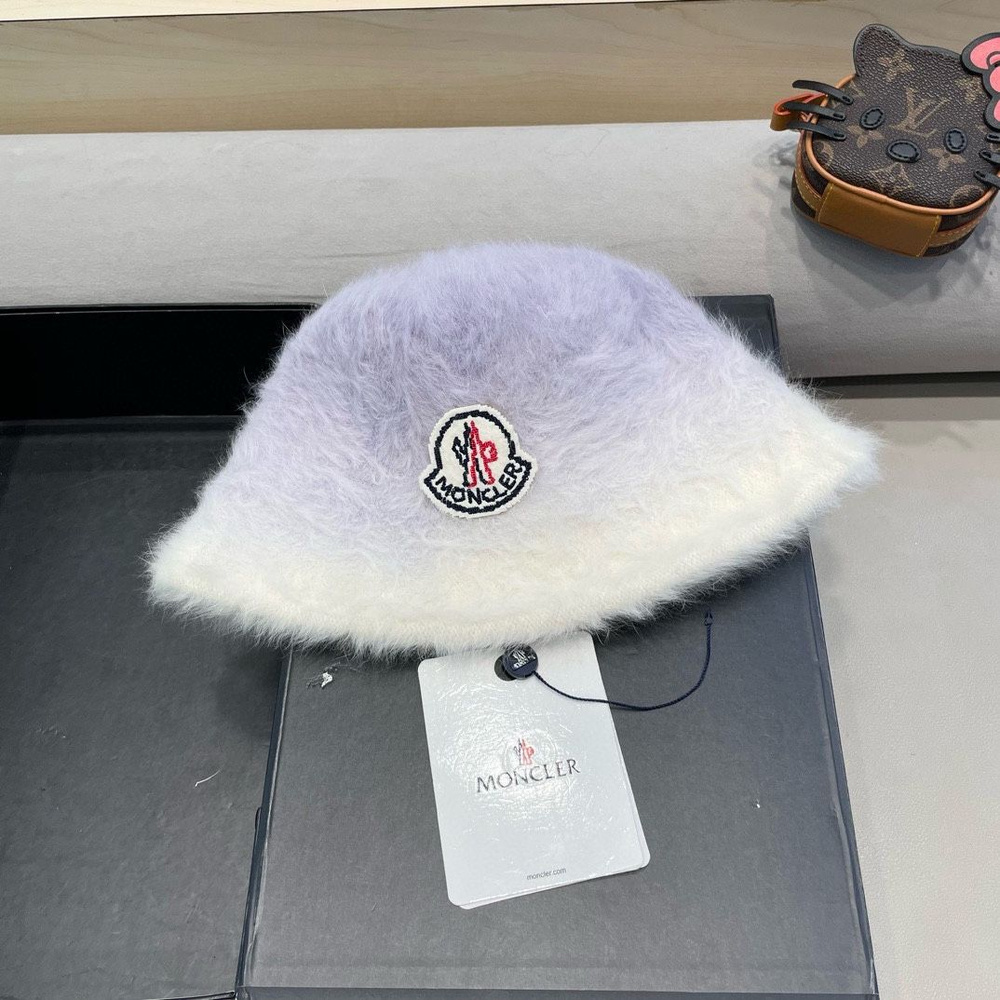 Шапка MONCLER Шапка #1