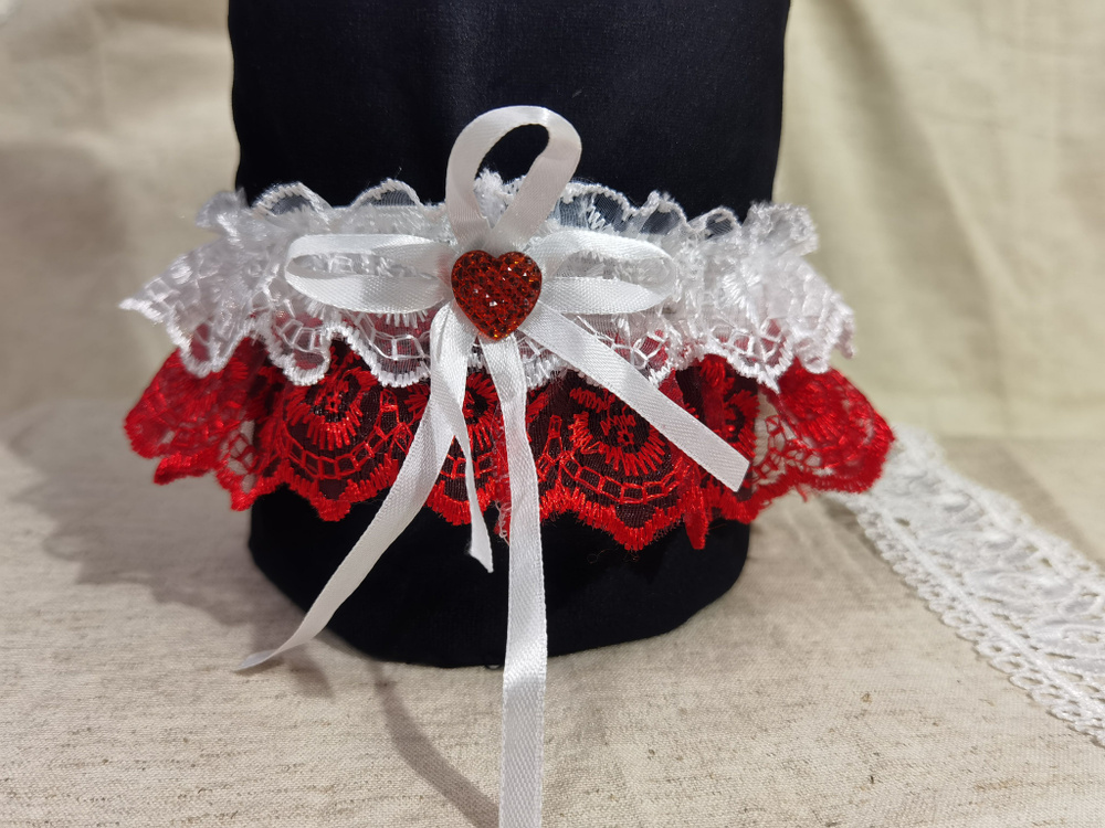 Подвязка для невесты кружевная в красно-белом цвете2. #1