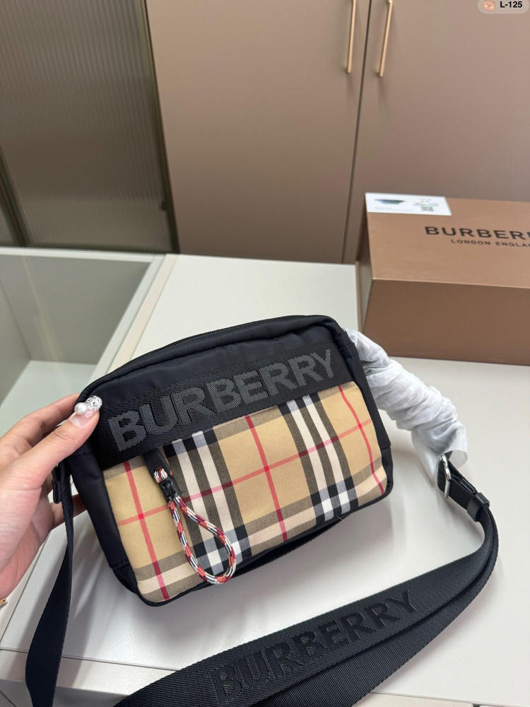 Burberry Сумка на плечо #1