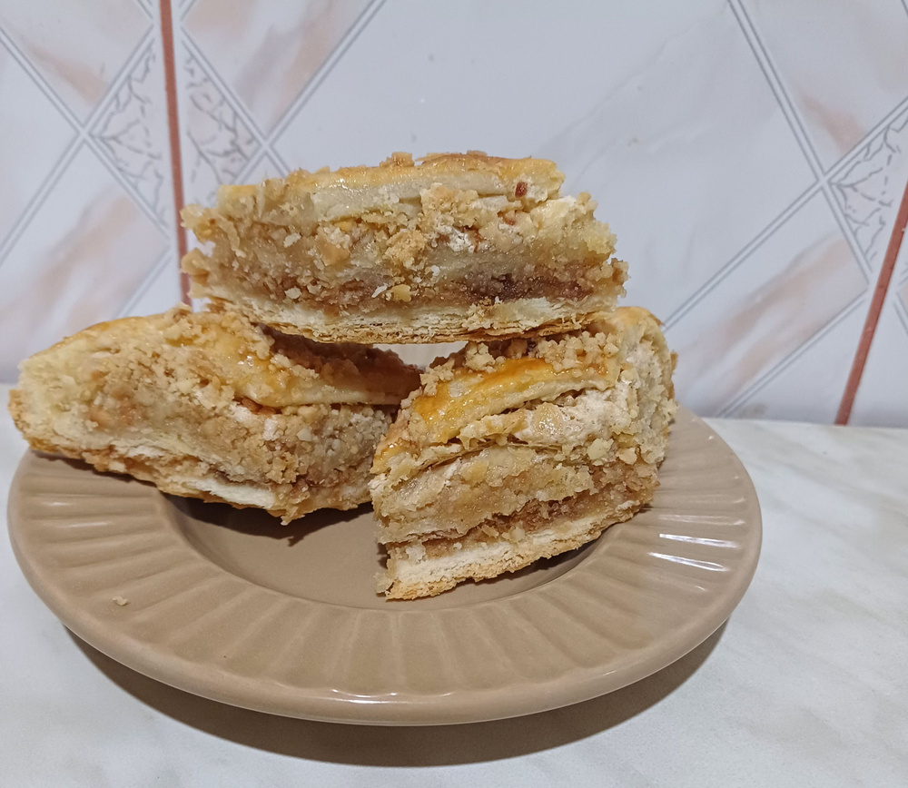 Домашняя Пахлава из слоенного теста с жареным арахисом и мёдом  #1