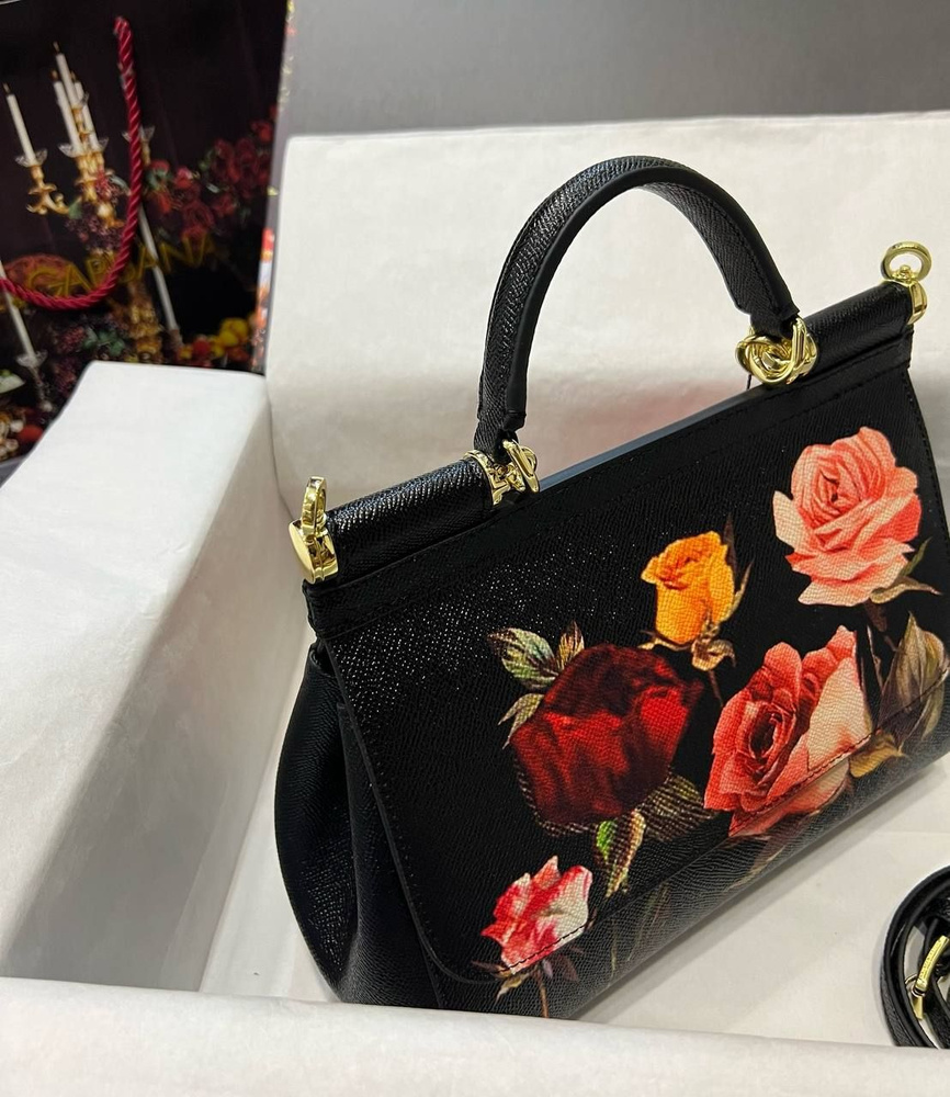 Сумка в образе DOLCE GABBANA Sicily Bag одна из самых узнаваемых моделей в мире  #1