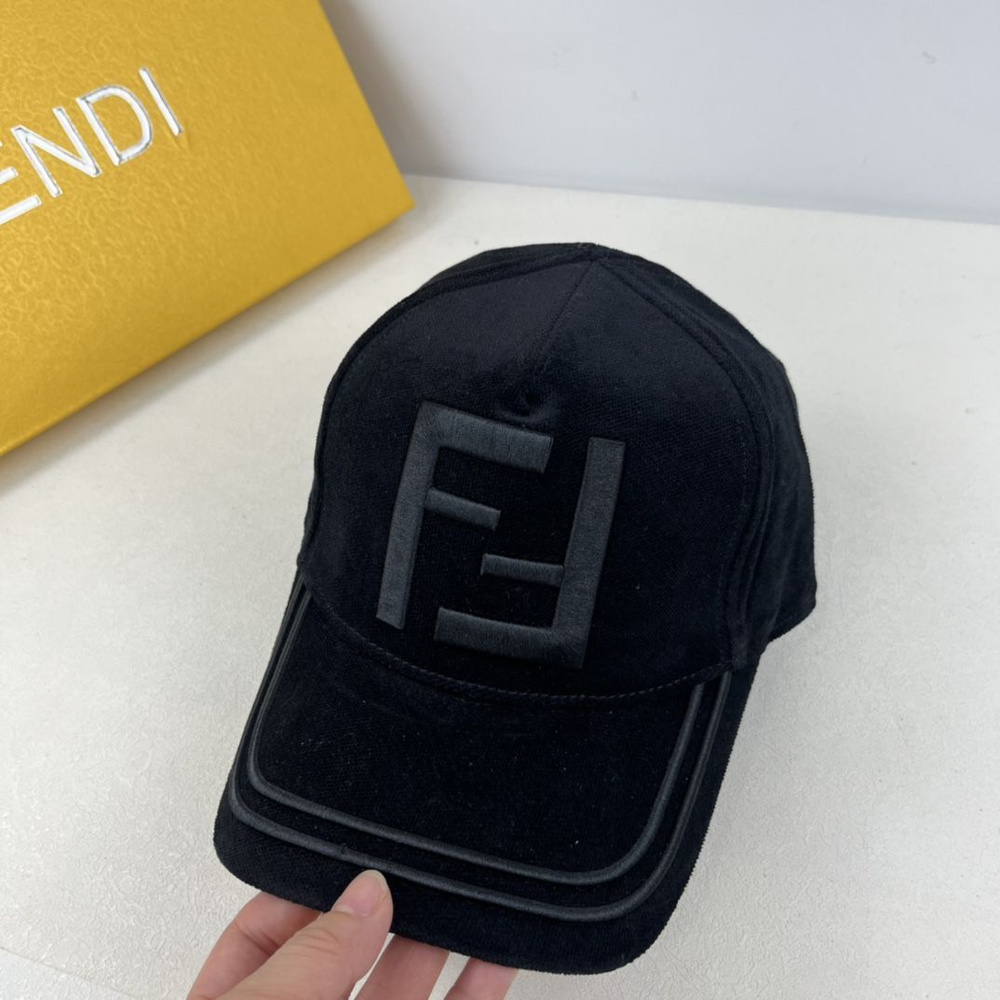 Бейсболка Fendi #1