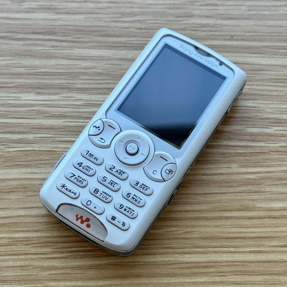 Sony Ericsson Мобильный телефон W810i, белый #1