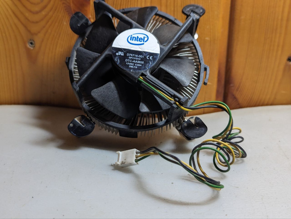 Кулер охлаждения Intel D75716-001 (3-pin) для процессоров LGA775. Товар уцененный  #1