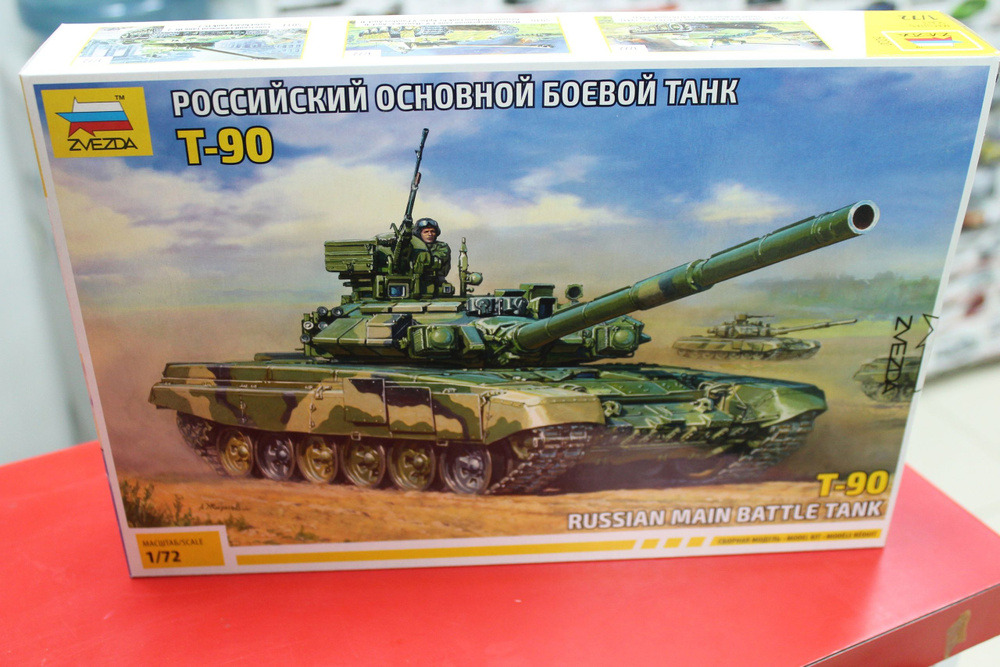 Сборная модель танка 1:72 5020 Российский танк Т-90 #1