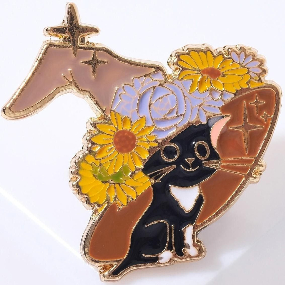 Значок Котёнок в шляпке цветочки, цветной в золоте #1