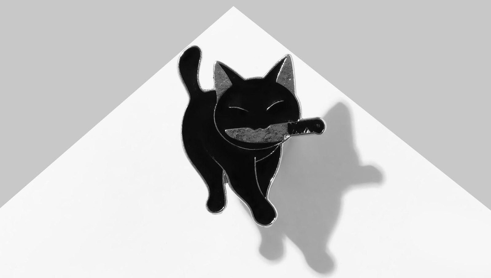 Значок Кот охотник, хитрый, цвет чёрный в серебре #1