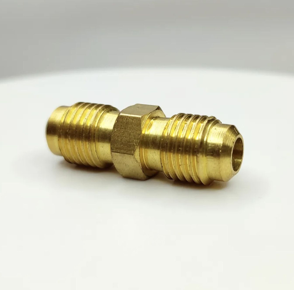 Штуцер (адаптер) латунный М1/4"хМ1/4"SAE/соединительный штуцер для ...
