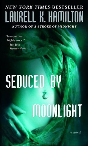 Seduced by Moonlight (Meredith Gentry vol.3) #1