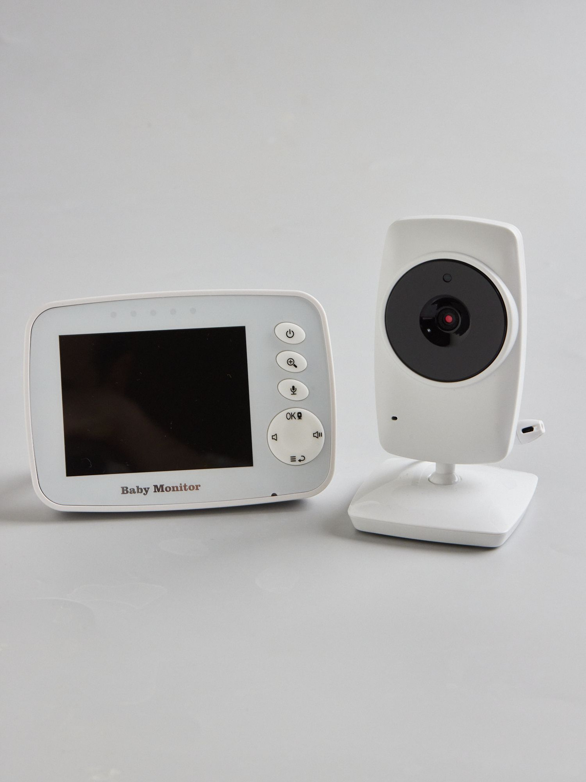 Видеоняня с монитором с камерой для наблюдения за ребенком - это современное устройство, которое обеспечивает надежную и безопасную связь между родителями и ребенком. 