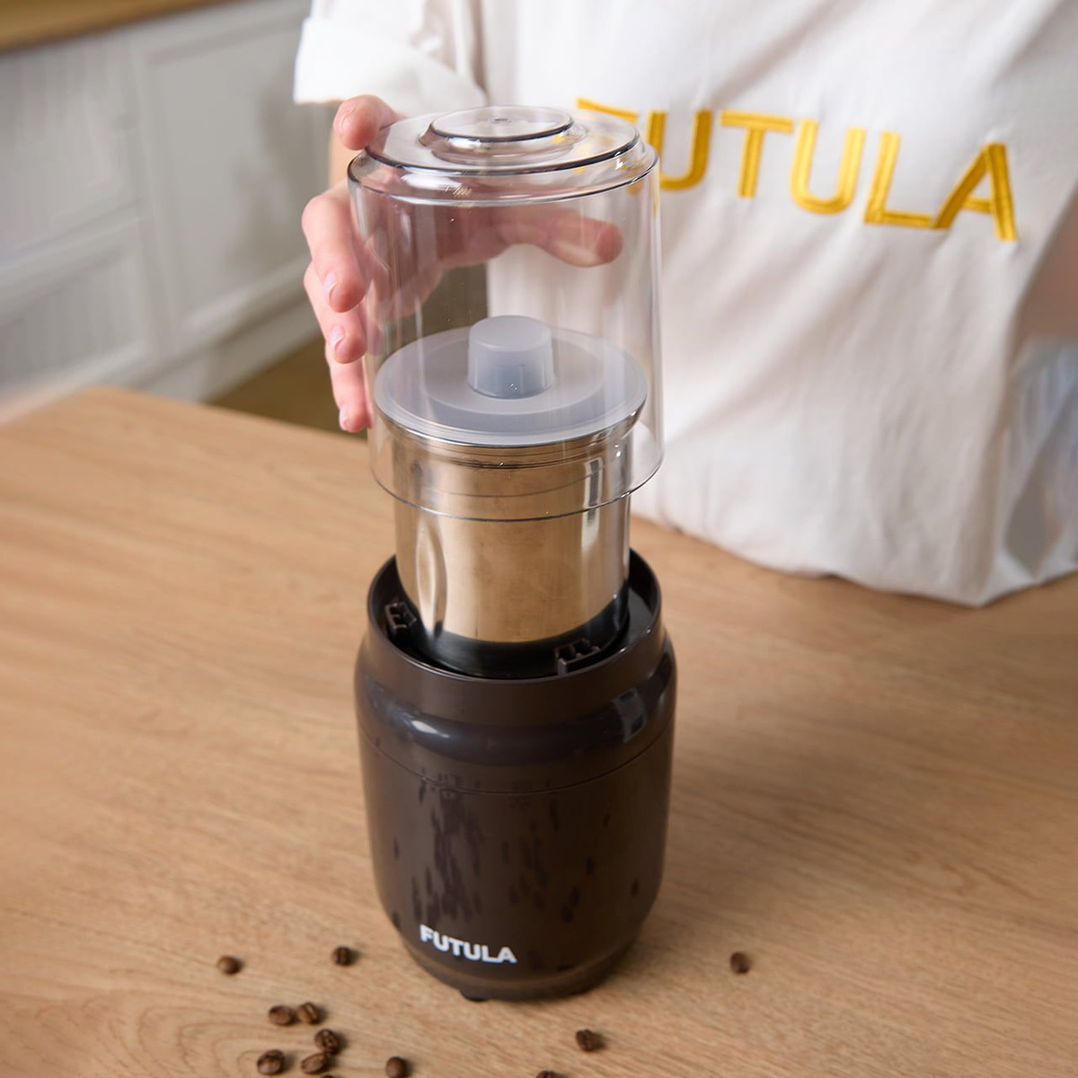Система защиты, которой оснащена Futula CG8, блокирует включение кофемолки без правильно надетой крышки. Также в данной модели реализована защита от перегрева