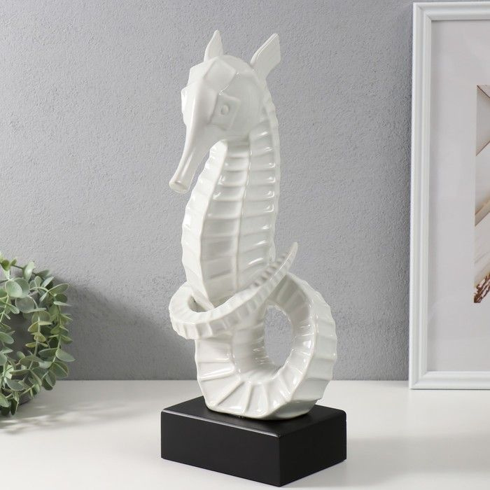 Сувенир керамика "Морской конек" белый 15х12,5х42,5 см #1