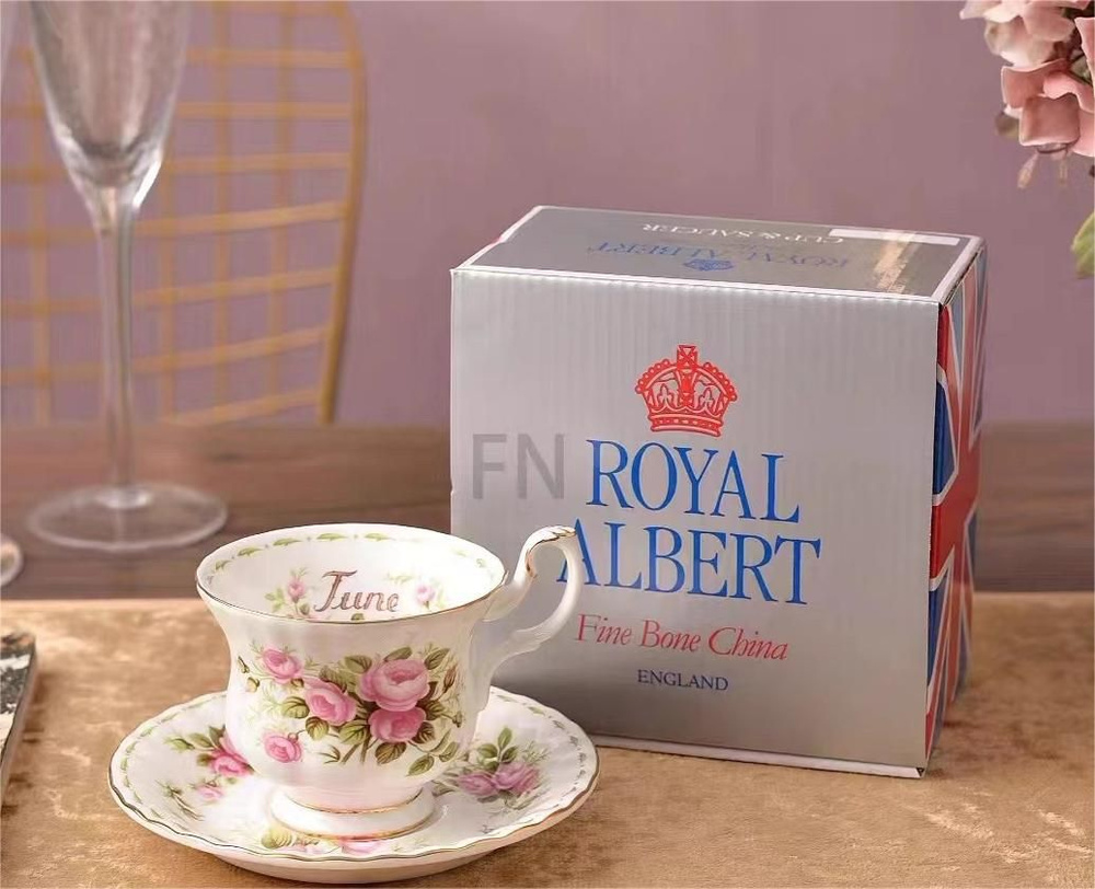 Чайная пара Royal Albert. Серия "Цветок месяца". Англия. Костяной фарфор. Клеймо 70-е гг. Июньские розы #1