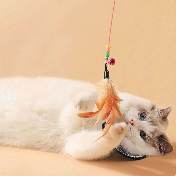 Интерактивная игрушка для кошек/ Удочка-Дразнилка разноцветные перья и бубенчик, гибкая проволока, длина #1