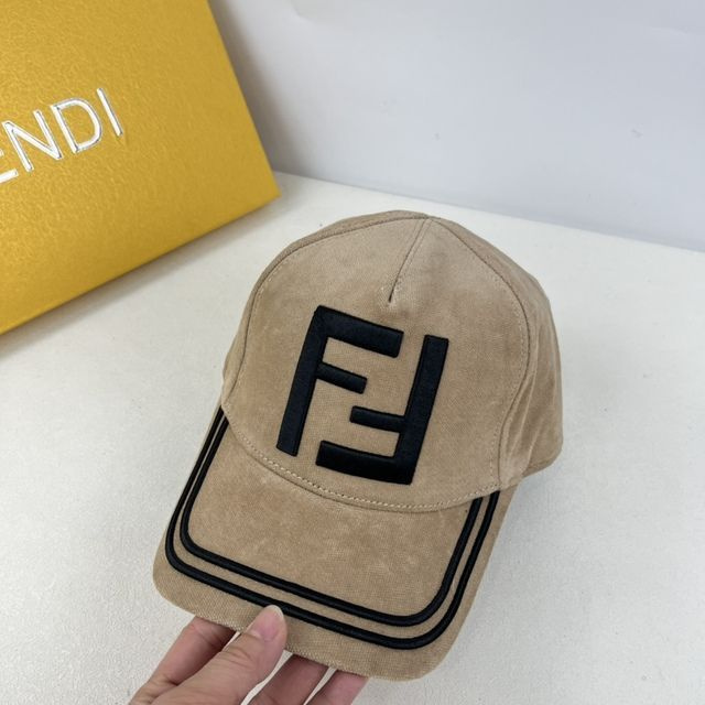 Бейсболка Fendi #1