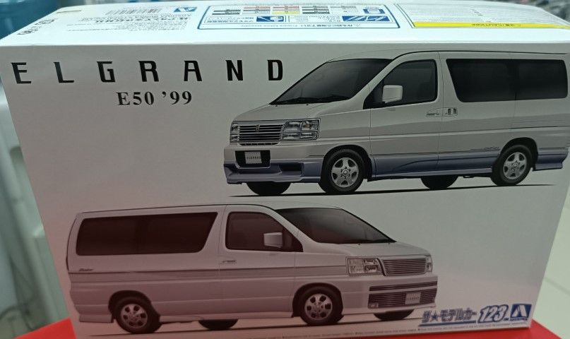 Сборная модель Aoshima 1:24 06136 Nissan Elgrand E50 '99 #1