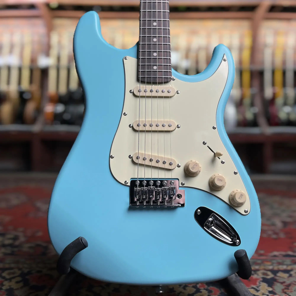 Электрогитара DeMarco DMSEST202 Stratocaster SSS Sky Blue #1