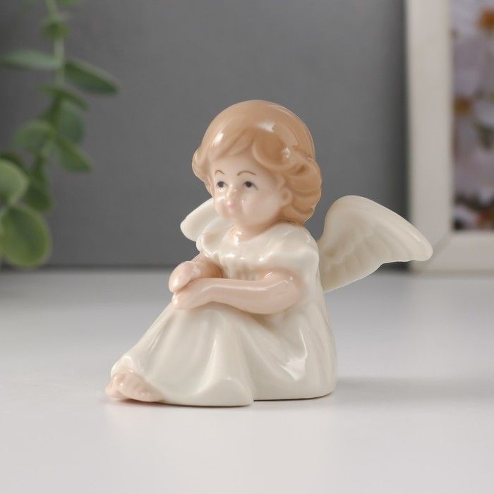 Сувенир керамика "Девочка-ангел в белом платье с рюшами сидит" 7,5х5,5х6,5 см  #1