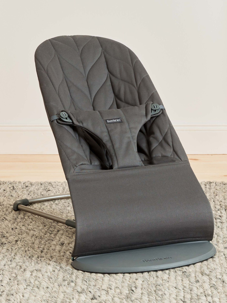 Детский шезлонг BabyBjorn Bouncer Bliss Cotton Petal Quilt Anthracite #1