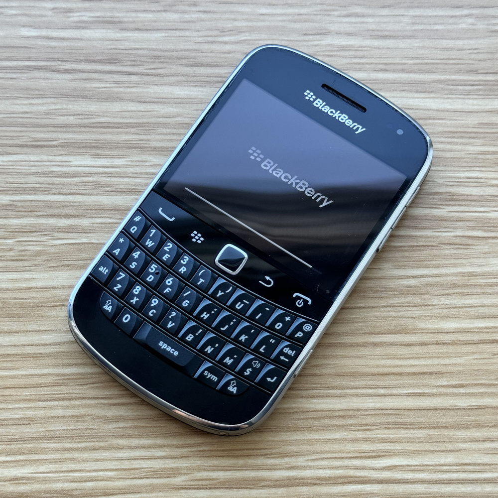 BlackBerry Мобильный телефон Bold 9900, черный #1
