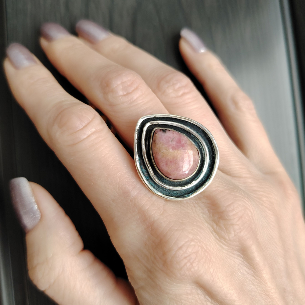 Кольцо с родонитом 17,5 размер (латунь с серебряным покрытием, кольцо с натуральным крупным камнем)  #1