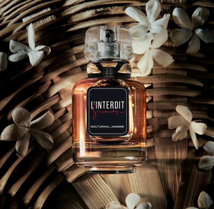 Композиция L`Interdit Edition Millesime Nocturnal Jasmine является лимитированной версией парфюмерной воды L'Interdit. При создании аромата парфюмеры сохранили уникальную ольфакторную подпись L`Interdit - контраст между цветочными и древесными нотами. Работая с уникальным, по ароматическим свойствам Жасмином, они подчеркнули аккорд Белых цветов, а Темный древесный аккорд, по-прежнему состоящий из Ветивера и Пачули, дарит незабываемый стойкий шлейф. Парфюмерная вода L`Interdit Edition Millesime Nocturnal Jasmine притягивает и поражает своим неповторимым элегантным звучанием! L'Interdit Edition Millesime Nocturnal Jasmine... Изысканная версия недозволенного.