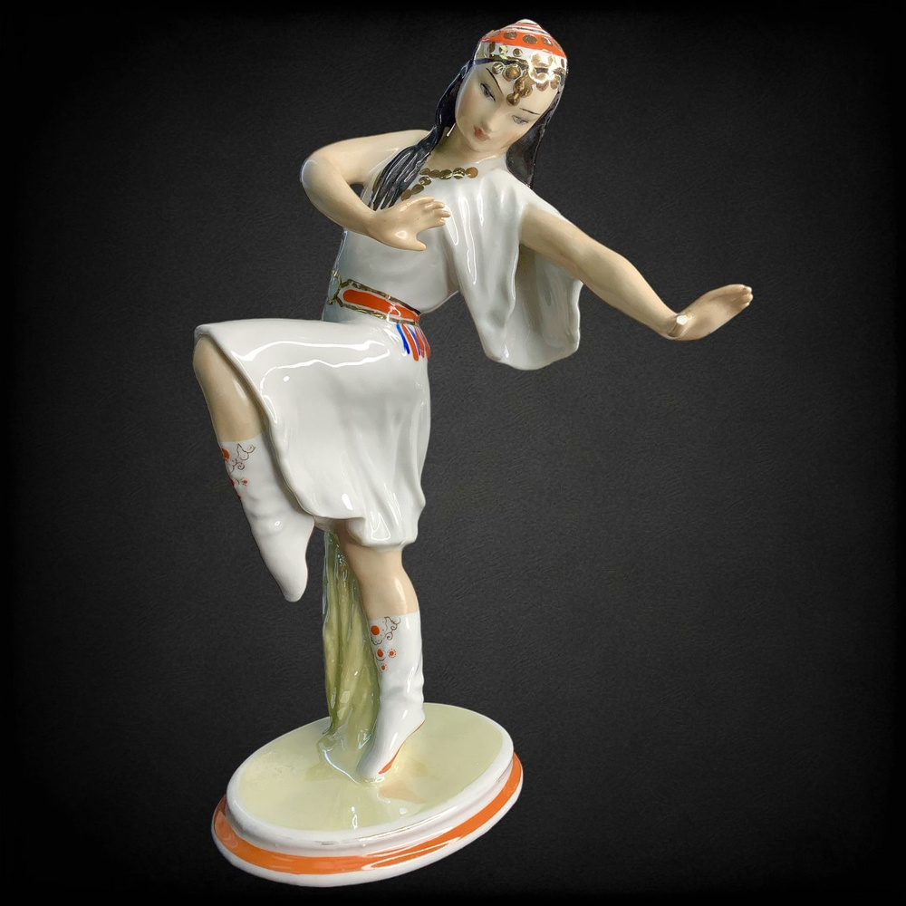 Фарфоровая статуэтка СССР. Татарский танец. Дулево, 1956 год  #1