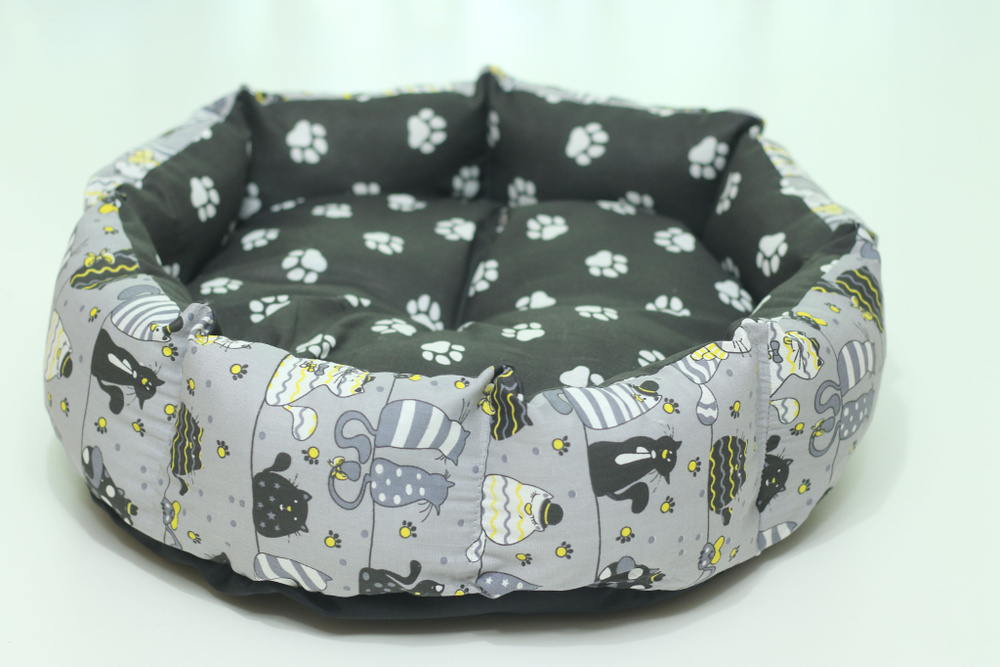 Лежанка для животных, кошек и мелких, средних пород собак, со съемной подушкой / 50х50х16 см. С лапками. #1