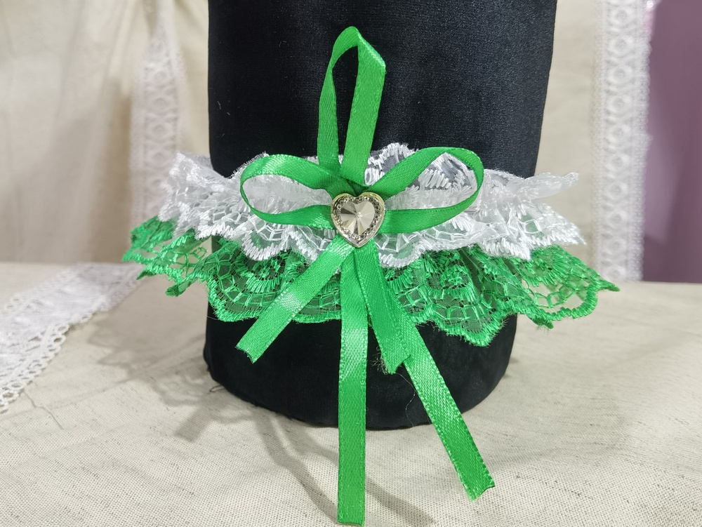 Подвязка для невесты кружевная в ярко-зеленом цвете. #1