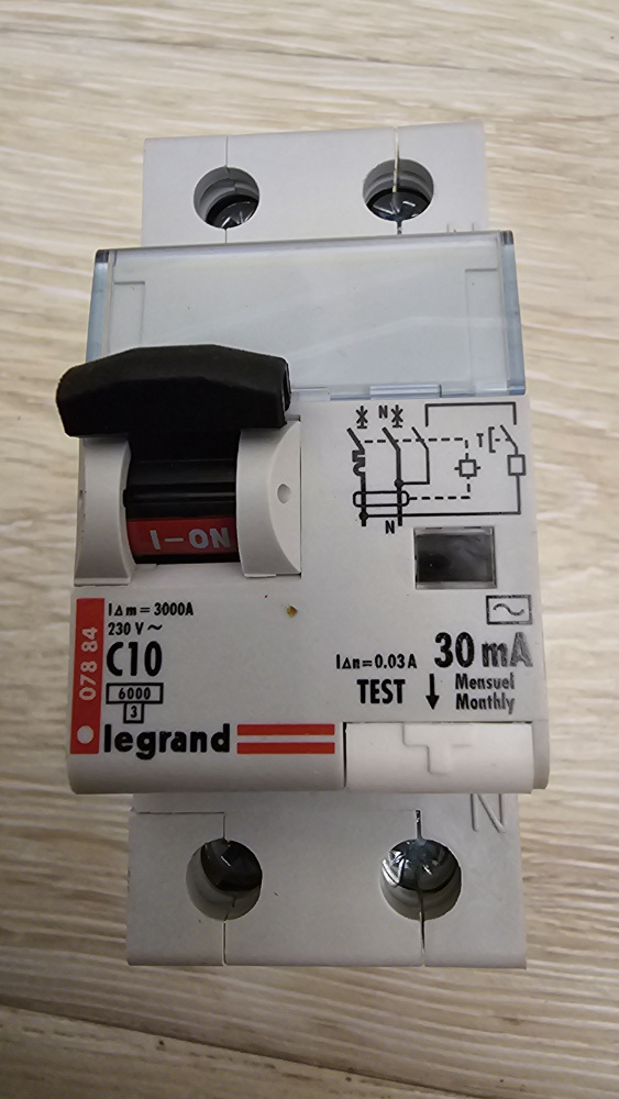 Legrand Выключатель автоматический дифференциальный 10А 1Р+N 30мА DX С 07884  #1