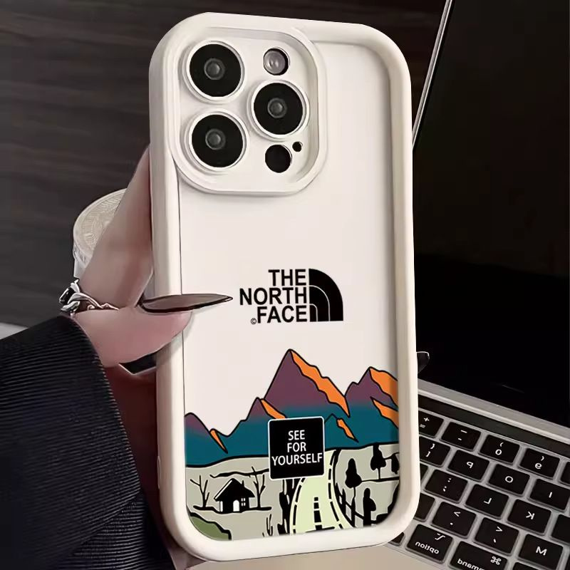 Чехол на Iphone 15 Pro Max / светло-кремовый The North face / С защитой камеры и усиленными углами  #1