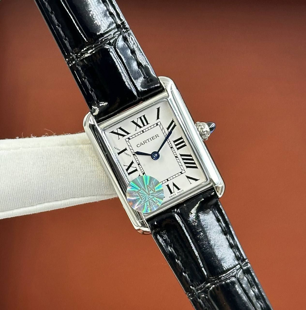 Симпатичные женские часы Cartier Tank #1