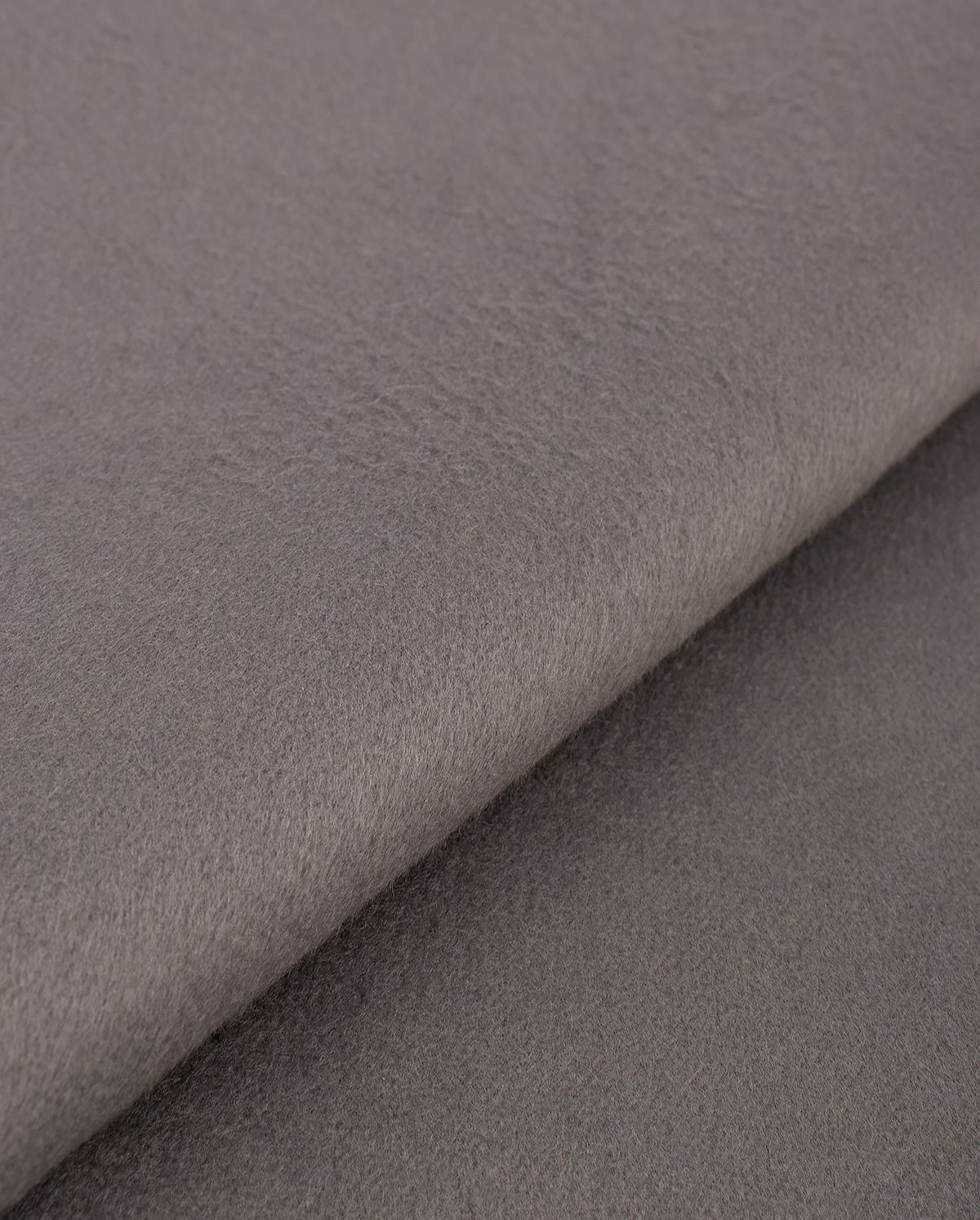 Состав ткани пальтовые: 63% пэ, 32% вискоза, 5% спандекс. 