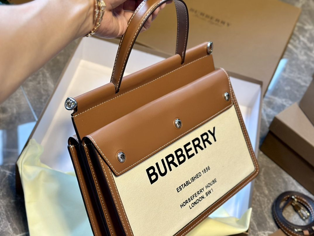 Burberry Сумка на плечо #1