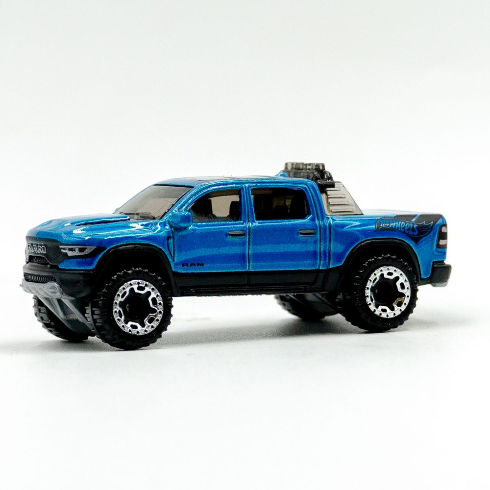 Hot Wheels Машинка 23 RAM 1500 Blue Машинки Хот Вилс Кейс N 2024 #1