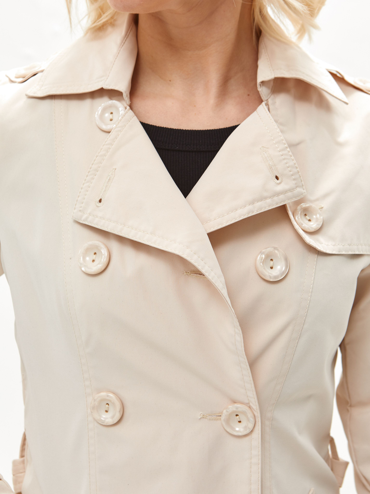 Стильная и молодежная женская куртка имеет удобный воротник стойку, который защитит от ветра!