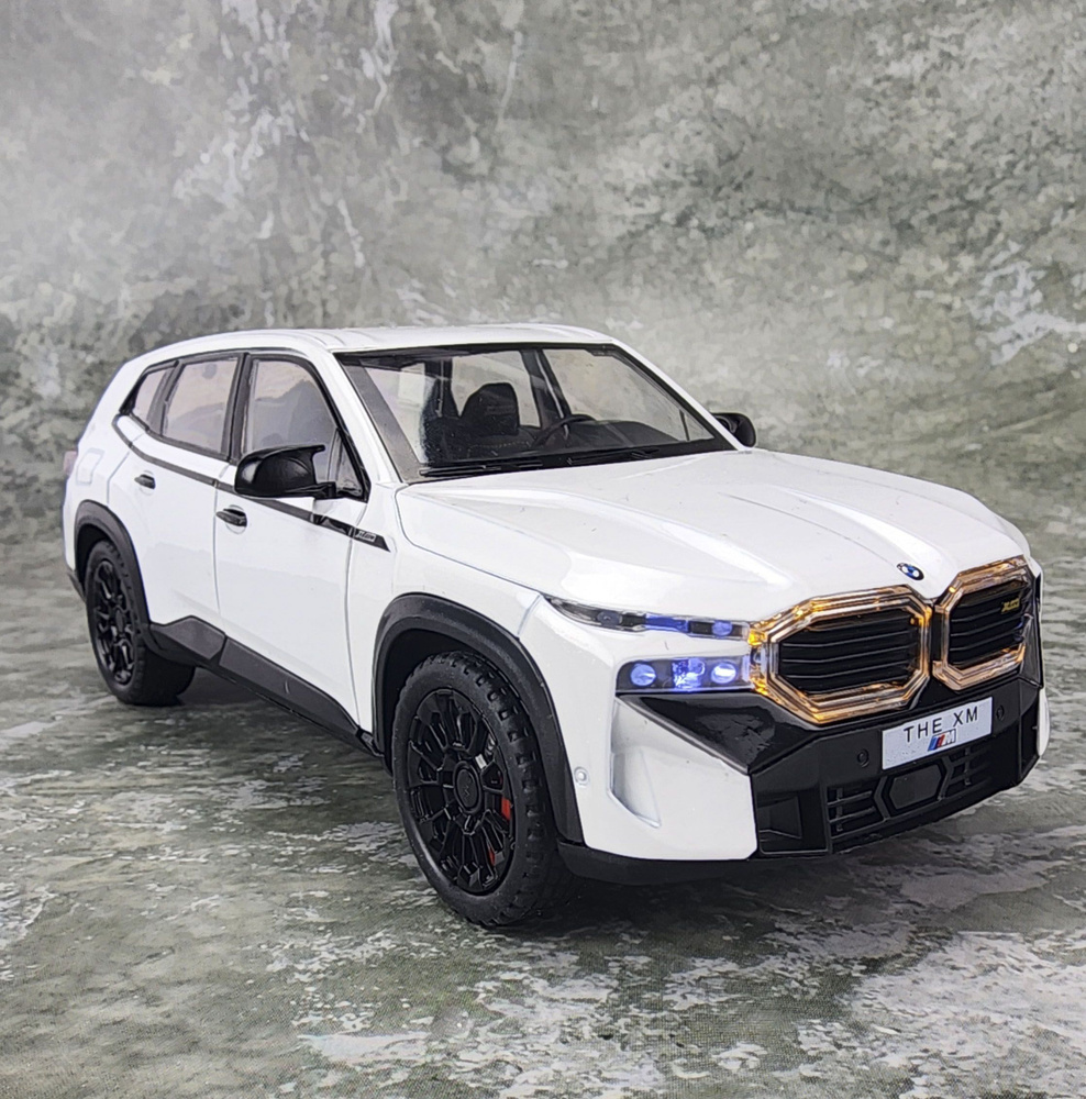 Машинка инерционная BMW XM металлическая модель 1:24 БМВ ХМ внедорожник белый 21см, со светом и звуком #1