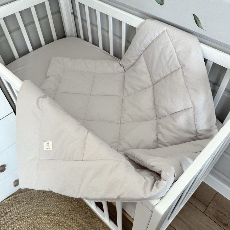 Одеяло стеганое в кроватку для новорожденного MamiBro, размер 90х110 см, 100% хлопок, перламутр  #1