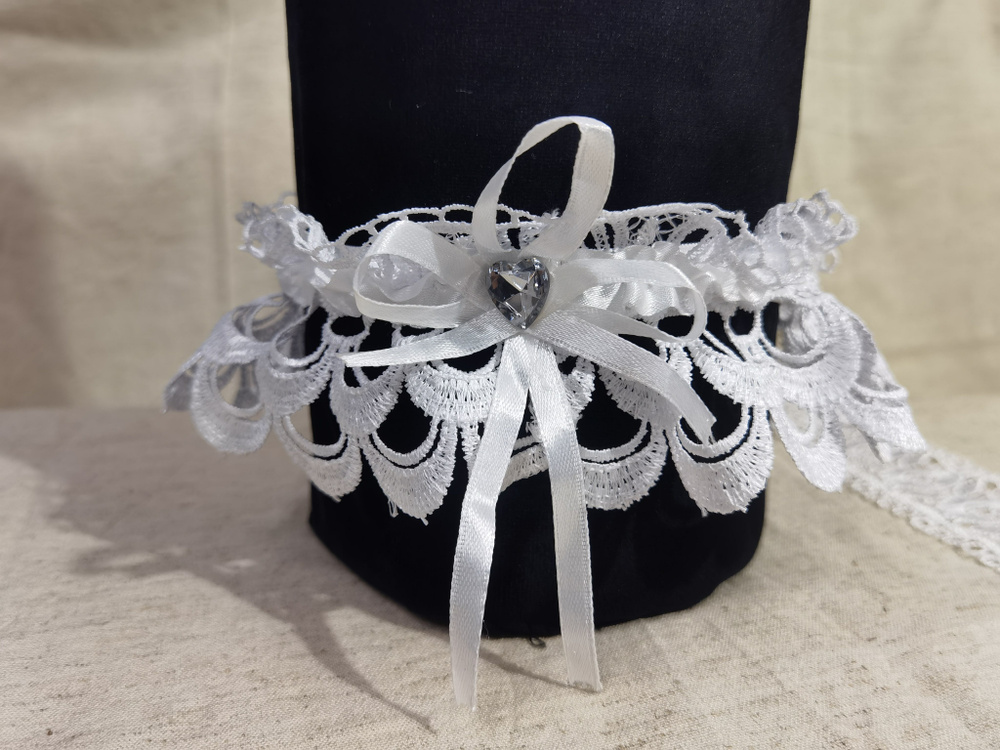 Подвязка для невесты "Роскошь", в белом цвете. #1