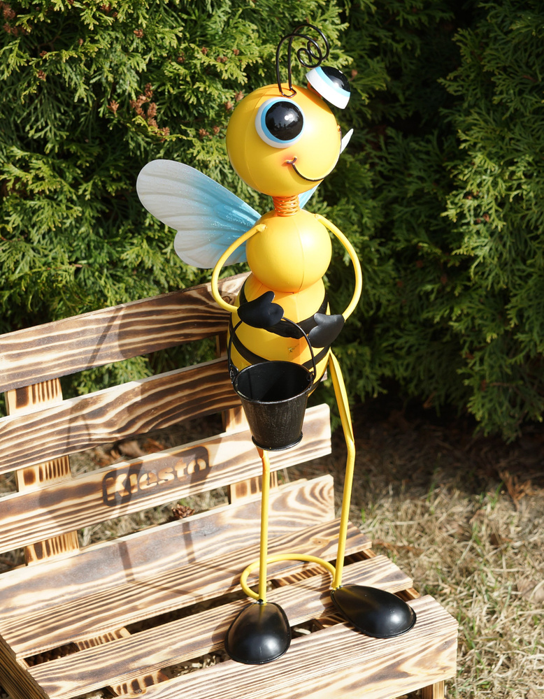 Садовая фигурка для дачи и сада Пчела с ведерком (высота - 55 см)  #1