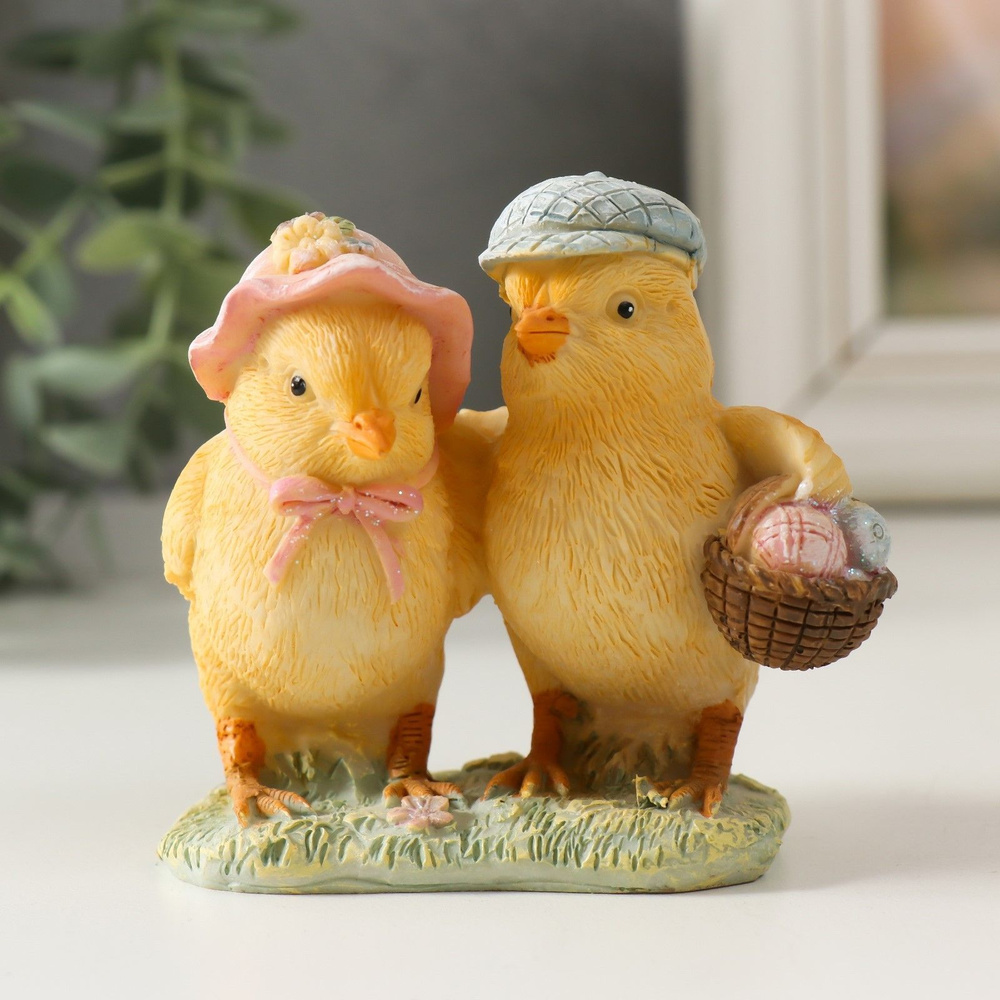 Сувенир статуэтка пасхальная цыплята с корзинкой яиц 8 см  #1