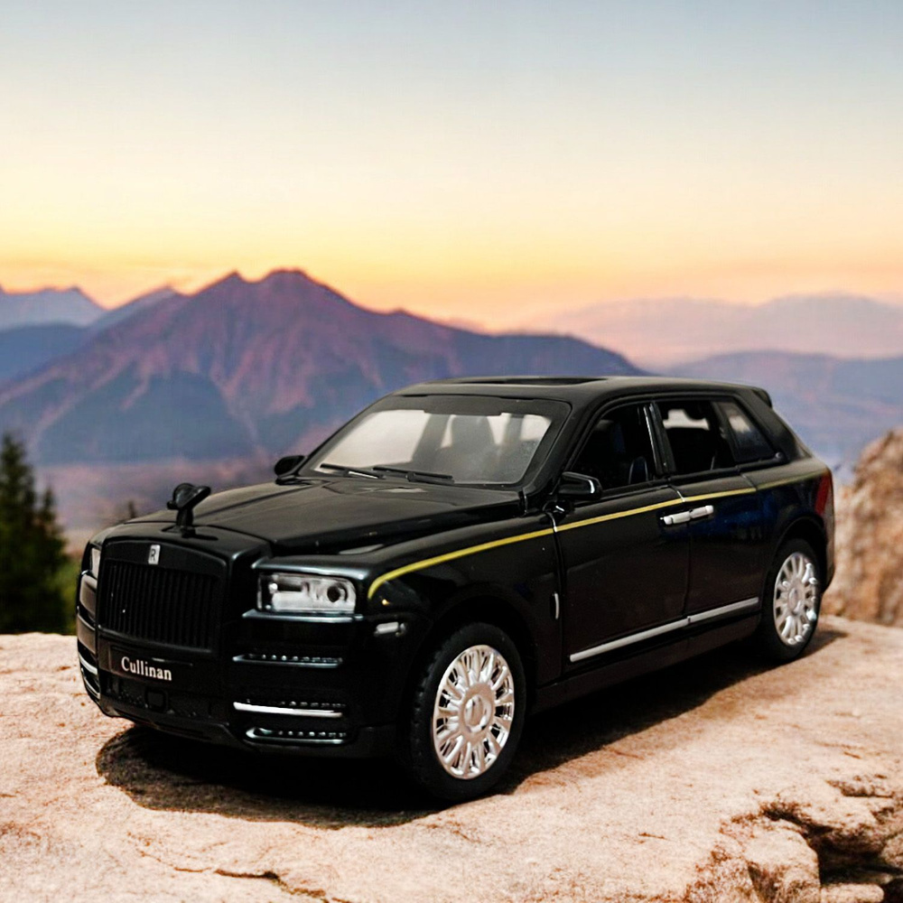 Металлическая машинка 1:32 "Rolls-Royce Cullinan" 16 см, инерционная, свет, звук / Черный / Newao Model #1